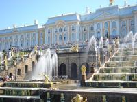 Peterhof: Schloss mit großer Kaskade