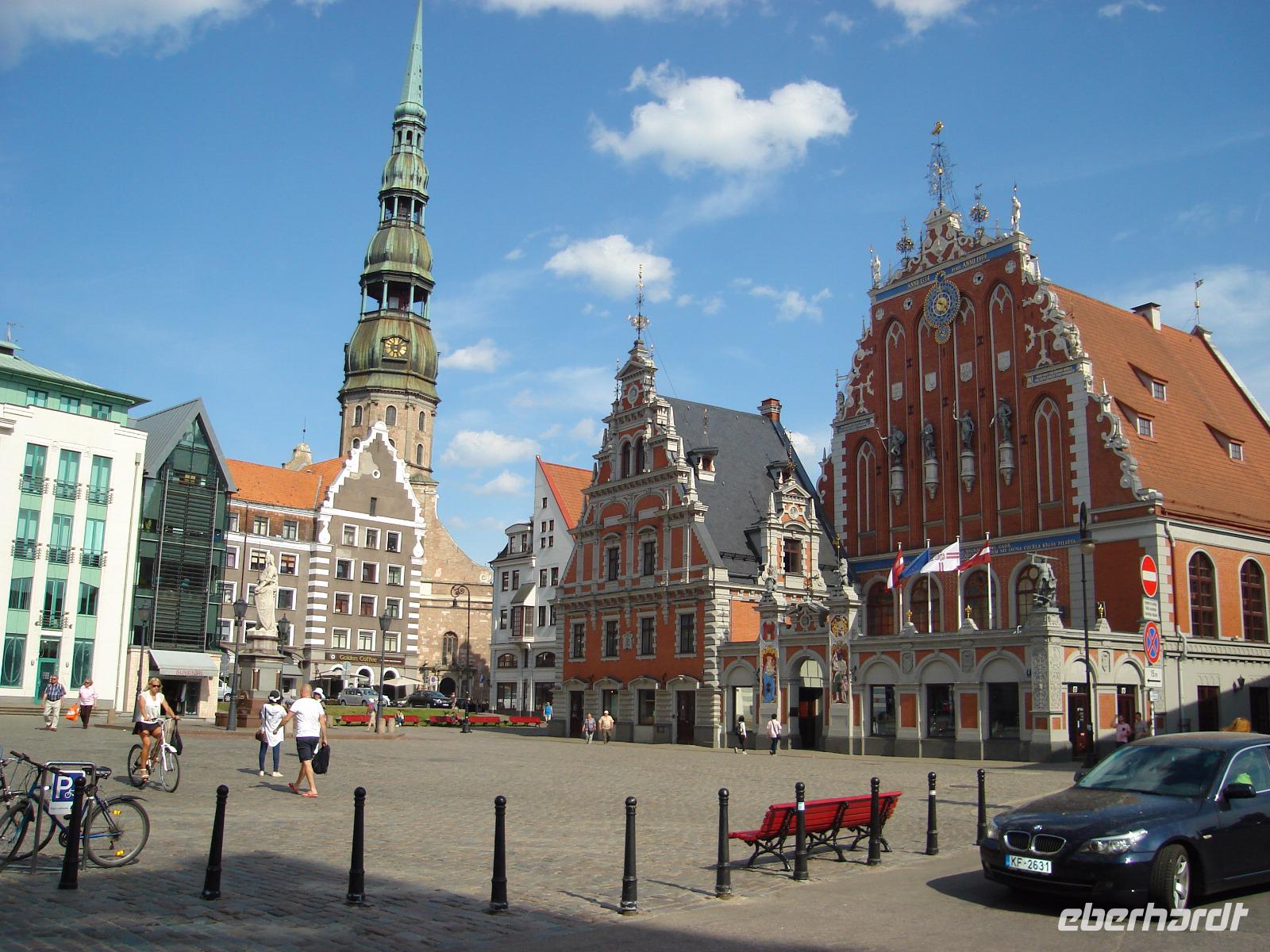 Riga: Petrikirche mit Schwarzhäupterhaus