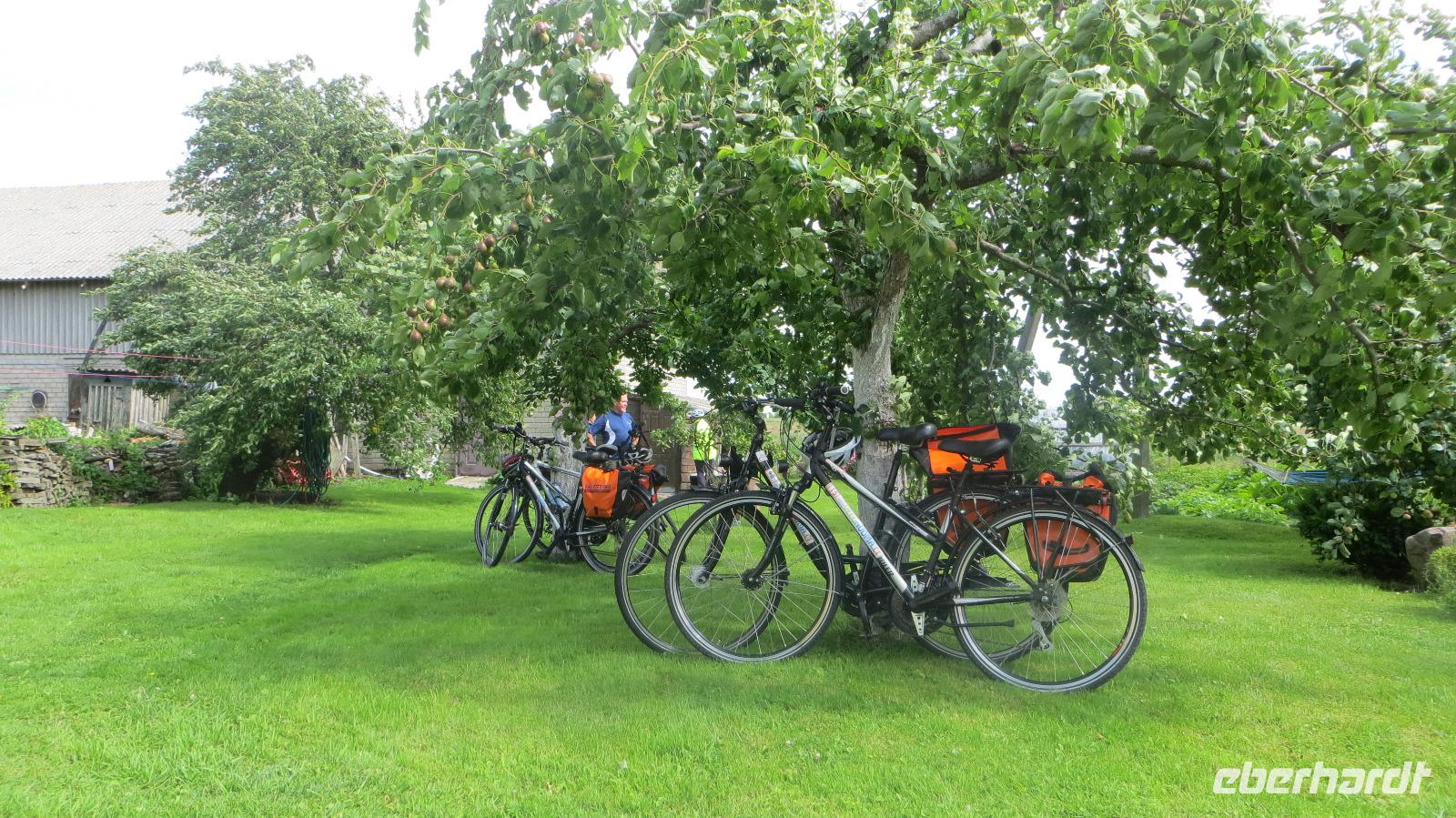 ...stellen wir die Räder ab...