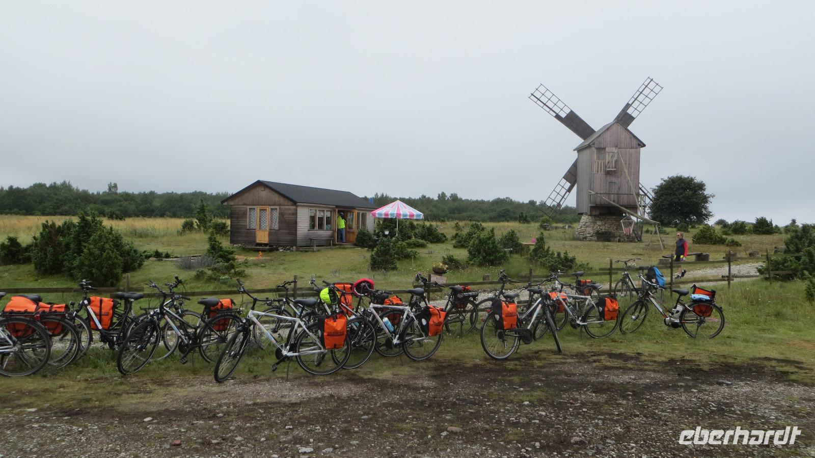 Räderparkplatz am Café