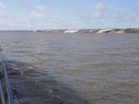 Blick vom Katamaran auf die Kurische Nehrung (Sanddünen)