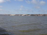 Blick vom Katamaran auf die Kurische Nehrung (Sanddünen)
