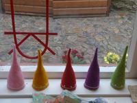 Eierwärmer in Form der typischen Mützen