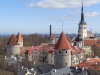 Stadtmauer und St. Olav in Tallin