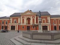 Theater und Simon Dach Brunnen in Memel