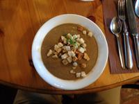 Kleiner Imbiss in Rundale. Pilzsuppe