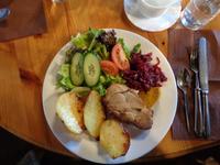  Kleiner Imbiss in Rundale. Schweinebraten