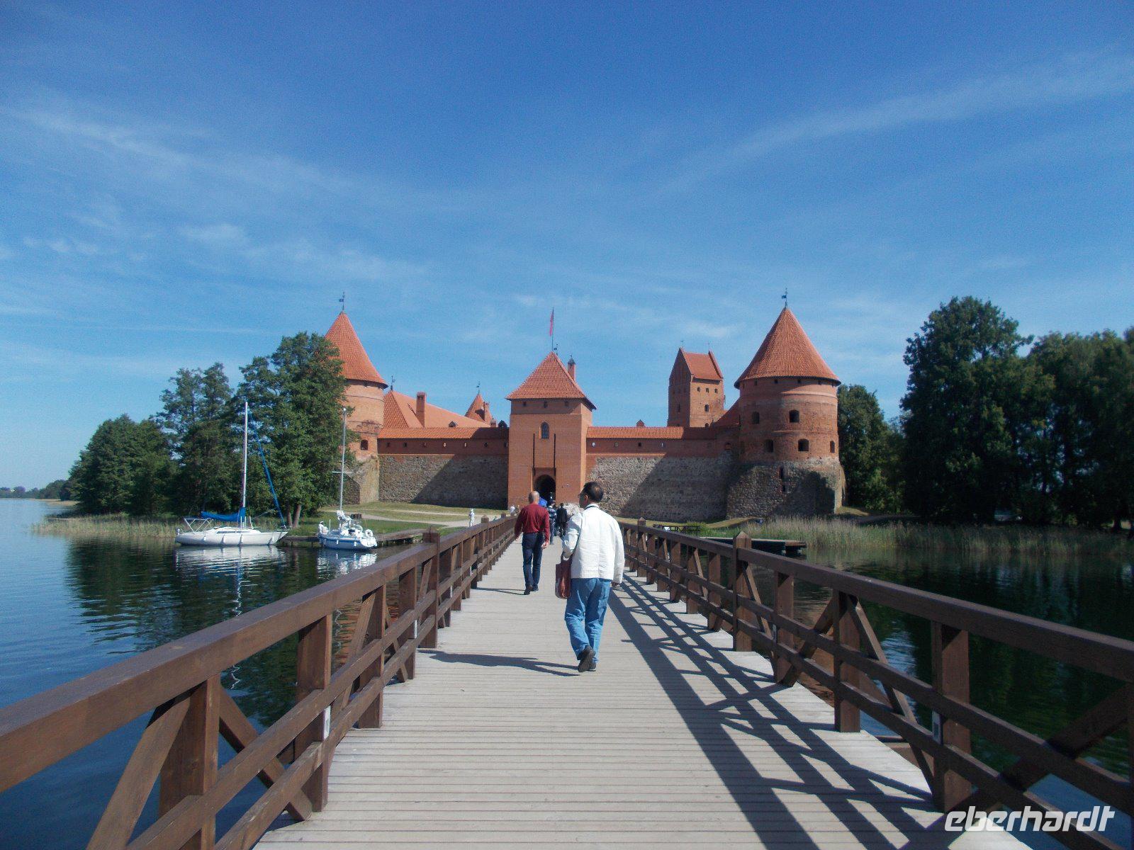 DSCN0774 Steg zur Wasserburg Trakai
