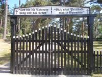 DSCN0836  Eingang Friedhof von 1732