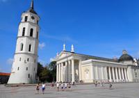 Litauen - Vilnius - Kathedrale mit Glockenturm 