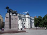 DSCN3787  Schloss u.Gediminasstatue
