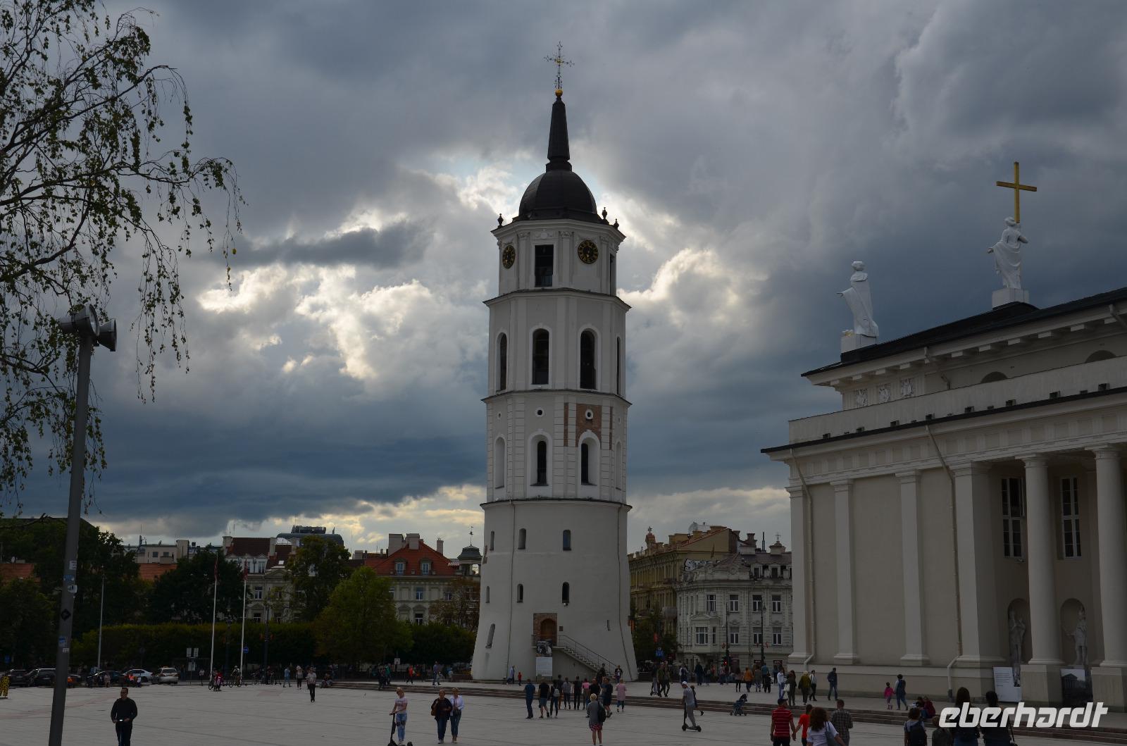 Glockenturm nebst Kathedrale