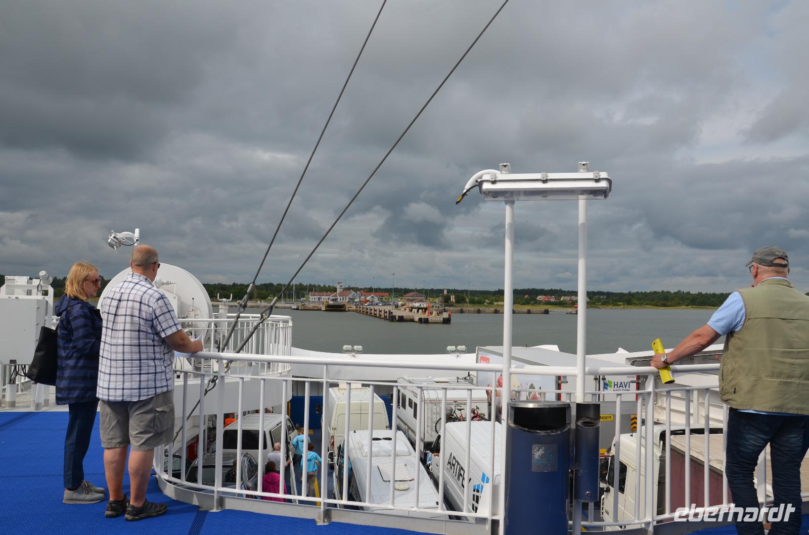 Fährüberfahrt nach Muhu mit bedrohlicher Wetterlage