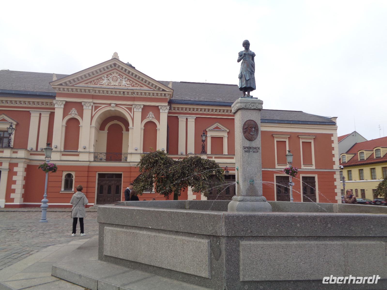 Klaipeda, Theater und Denkmal 
