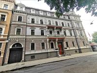 Die russische Botschaft ist in einem prächtigen Eckhaus untergebracht, Riga