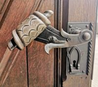 Kunstvolle Klinke des Doms zu Riga