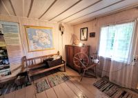 Zimmer hen in einem Holzhaus auf Muhu