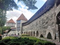 An der Stadtmauer von Tallin