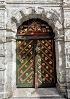 Reich verzierte Tür am Schwarzhäupterhaus in Tallin