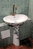 Selbst die Sanitäranlagen sind stilecht, Palmse