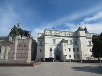 Vilnius - Gediminas Denkmal und das Großfürstliche Schloss 