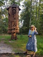 Kurische Nehrung-1.Hexenplatz -unsere Reiseleiterin Vilija(2).jpg