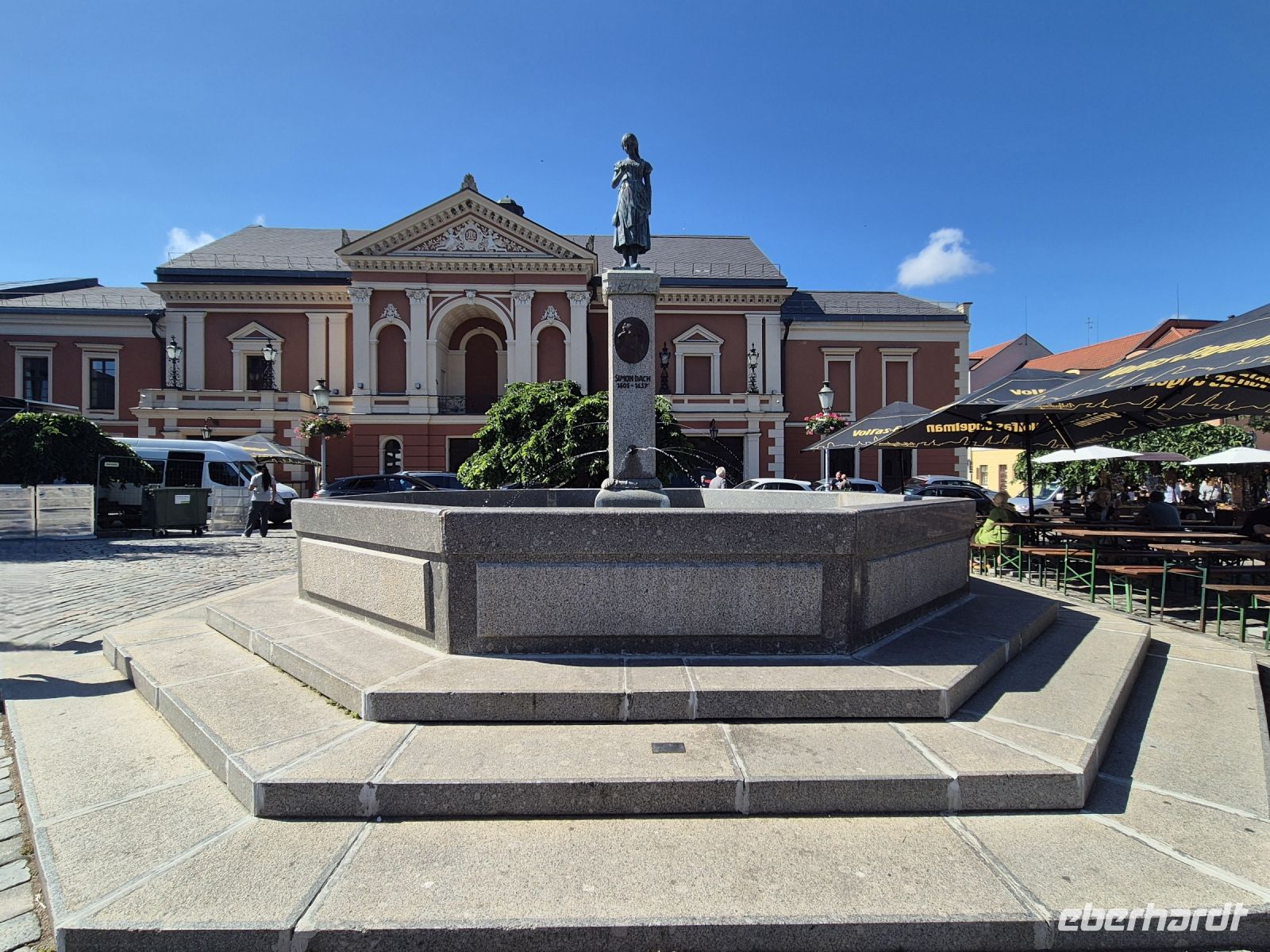 Tag 3 - Klaipeda -  Ännchen von Tharau Brunnen mit altem Theater