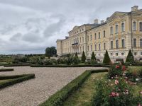 Tag 5 - Rundale - Rosengarten mit Schloss