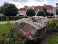 Laheema Nationalpark Gutshaus Sagadi mit Findling
