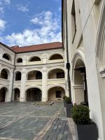 Der Atumnatas-Hof in italienischer Renaissance Manier