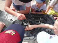 Vilnius, Kathedralenplatz, Anschauungsunterricht am Stadtmodell