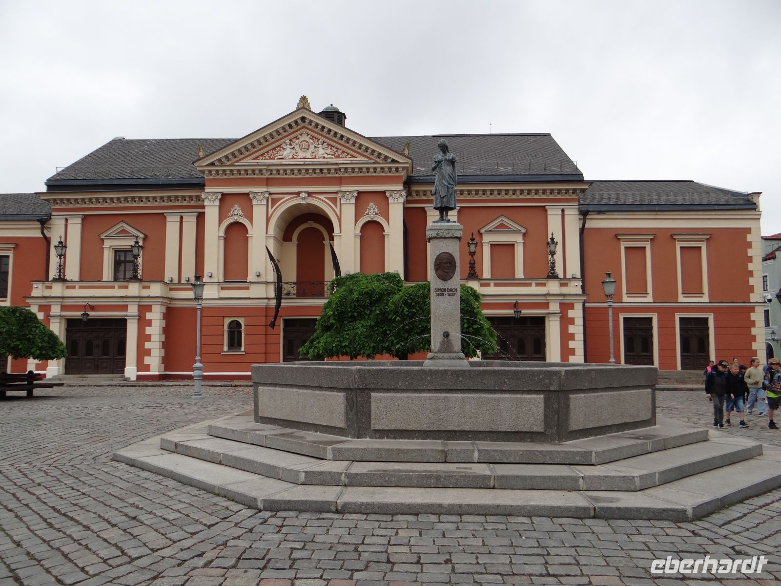 Klaipeda, Theater mit Ännchen-von-Tharau-Brunnen