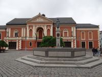 Klaipeda, Theater mit Ännchen-von-Tharau-Brunnen