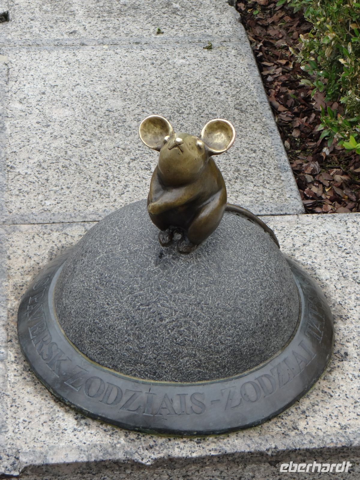 Klaipeda, das Mäuschen hat ganz blanke Ohren, verspricht doch das Reiben daran die Erfüllung eines Wunsches.