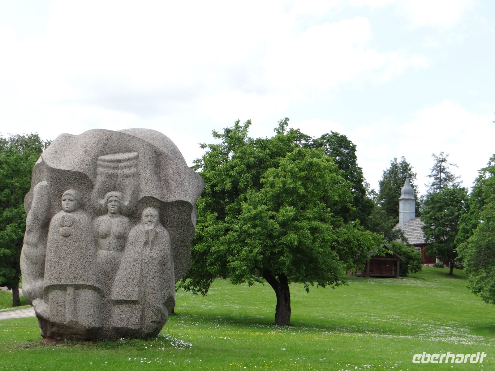 Turaida, im Musemsreservat symbolisieren Skulpturen baltische Volkslieder.