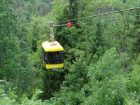 Sigulda, die Seilbahn führt über den Fluss Gauja.