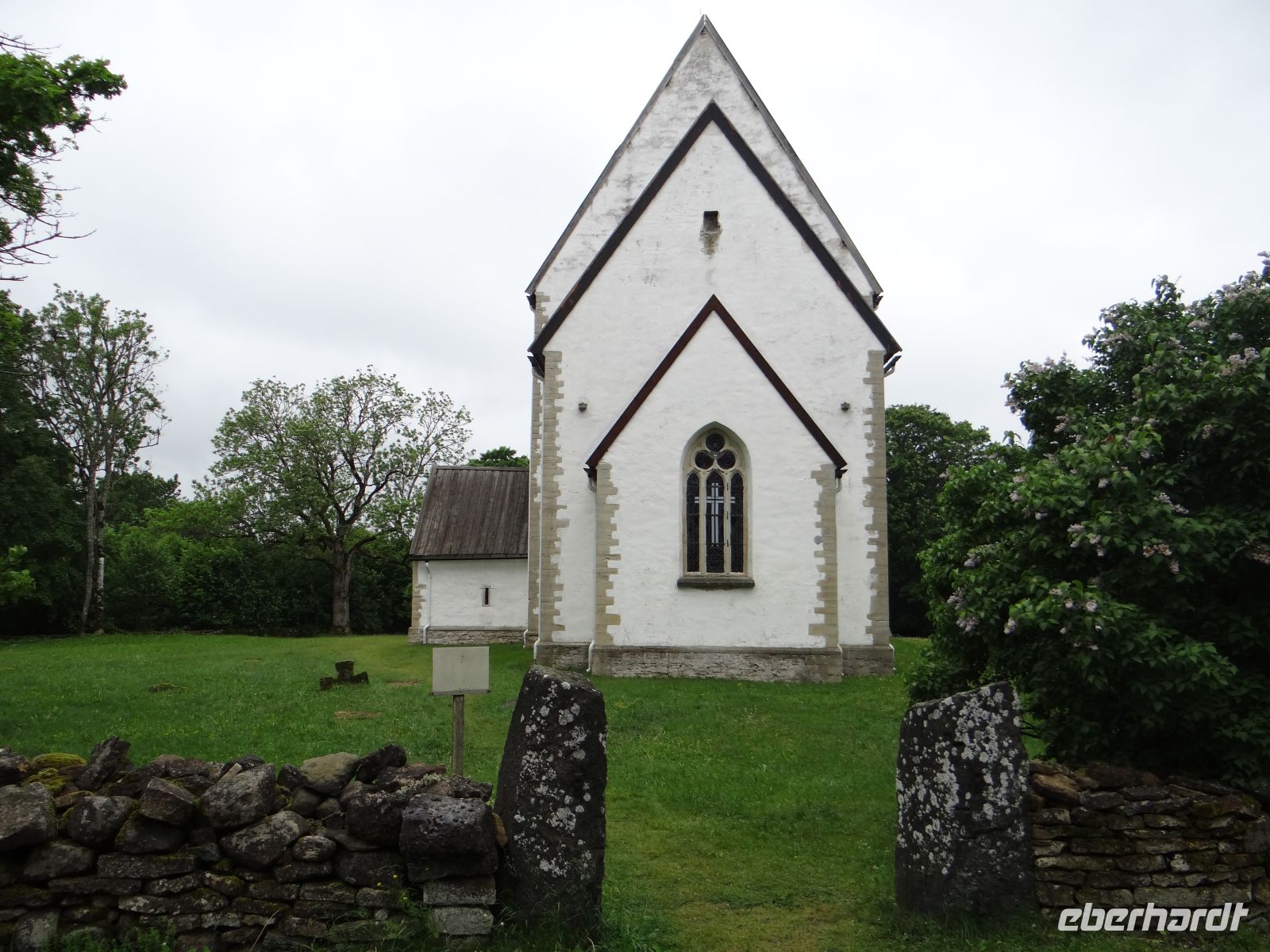 Muhu, die Katharinenkirche mit Chor, Langhaus, Vorhalle
