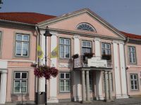 Kuressaare, Häuser des Großbürgertums säumen die Straße.