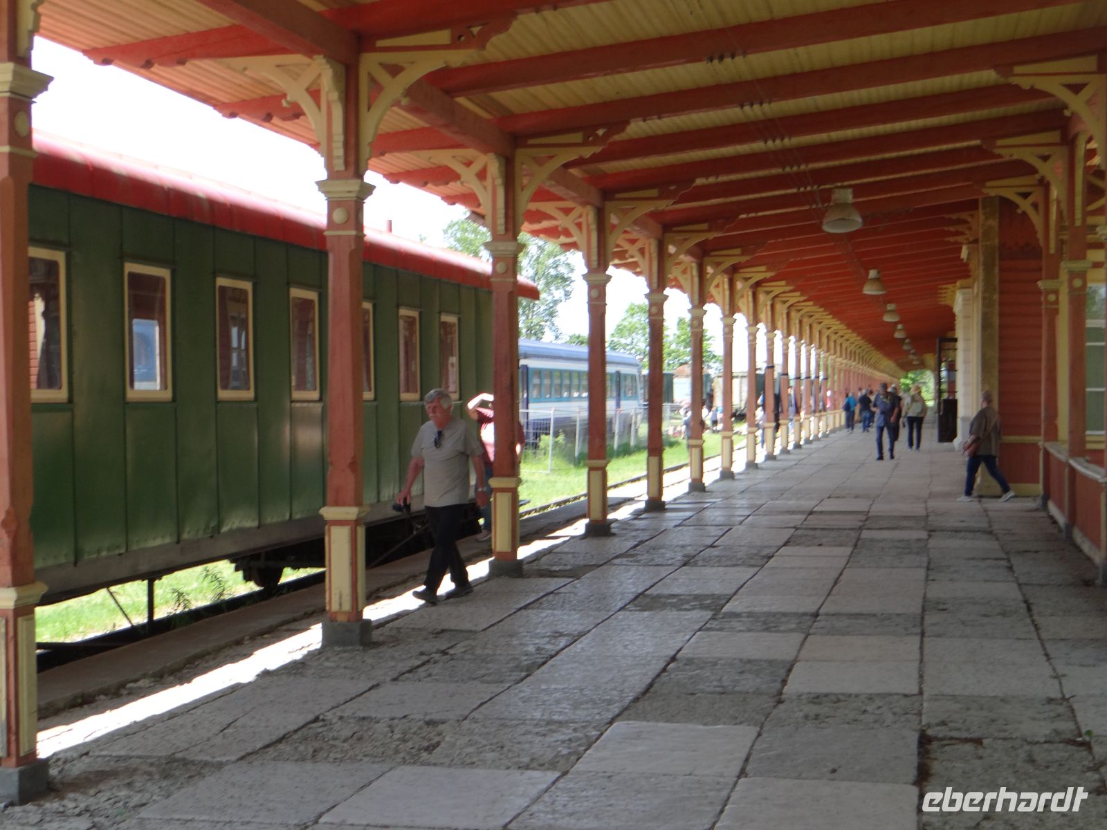 Haapsalu, der 200 m lange Bahnsteig