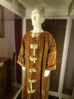 ... typisches Nachtgewand mit Nachtmütze...