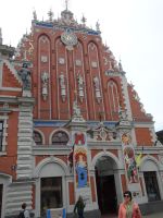 ... wiederaufgebautes Schwarzhäupterhaus...