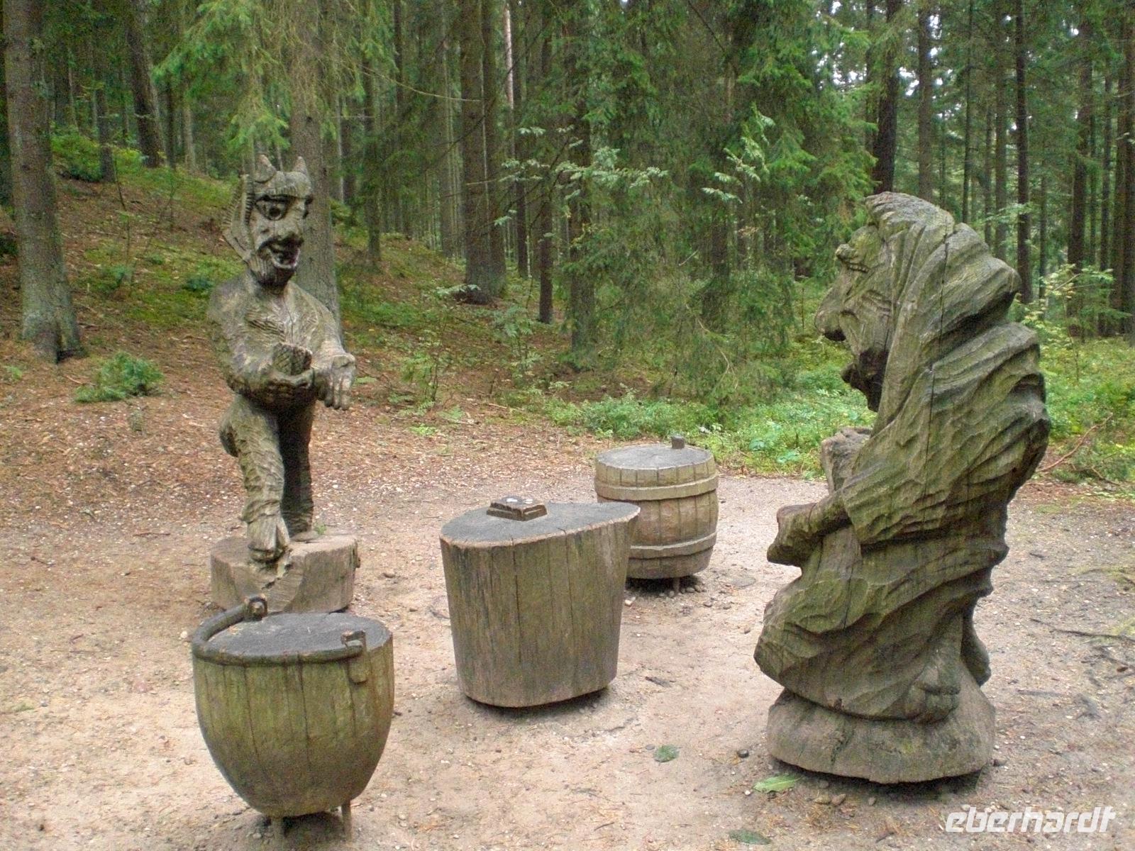 Holzfiguren auf dem Hexenberg