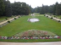 Blick auf den Garten vor dem Bernsteinmuseum