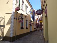 In den malerischen Gassen von Riga unterwegs