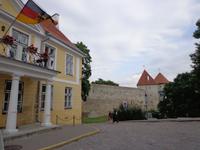 Tallinn, Deutsche Botschaft, im Hintergrund der Mägdeturm und Kiek in de Kök