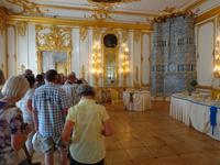 Die Gruppe beim Gang durch die Gemächer