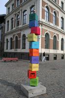 bunte Säule mit Verhaltensregeln für die Öffentlichkeit in Riga