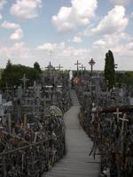 Tausende Kreuze auf einem Berg