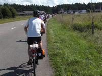 Radgäste während der Fahrt im Baltikum