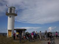 Reisegäste bei einem Leuchtturm auf Saaremaa